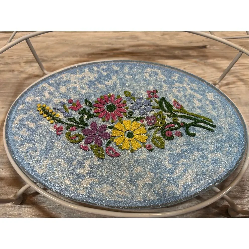 Temp-tations white wire basket trivet with ceramic floral insert